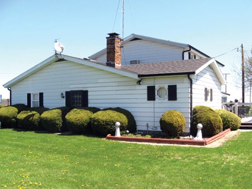 Property photo 1 - 4 Bedroom, 2 Story Home & 2 Bedroom Bungalow